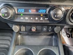 2022 Toyota
Hilux 4x4 SR5 2.8L T Diesel Automatic Double Cab 2U76940 001