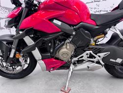 2021 Ducati Streetfighter V4 Streetfighter Red