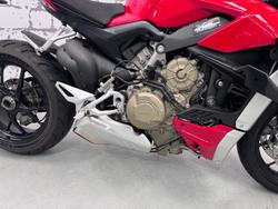 2021 Ducati Streetfighter V4 Streetfighter Red