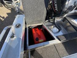 2026 Stacer 429 Outlaw Side Console