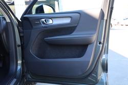 2026 Volvo XC40 Ultra B4 Dark