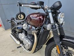 2018 Triumph Bonneville Bobber Bobber Burgundy