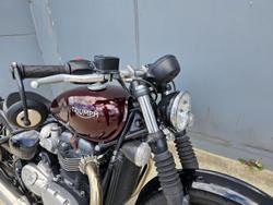 2018 Triumph Bonneville Bobber Bobber Burgundy
