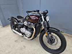 2018 Triumph Bonneville Bobber Bobber Burgundy