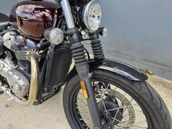 2018 Triumph Bonneville Bobber Bobber Burgundy