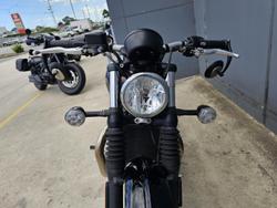 2018 Triumph Bonneville Bobber Bobber Burgundy