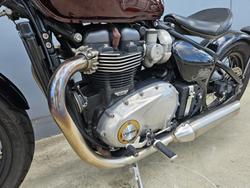 2018 Triumph Bonneville Bobber Bobber Burgundy