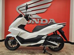 2025 Honda PCX 125 PCX White