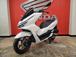 2025 Honda PCX 125 PCX White