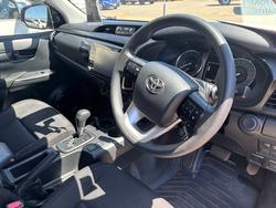 2021 Toyota Hilux HILUX 4x4 2.8L DSL D/C/C 6AT SR 2U76980 001 Glacier White