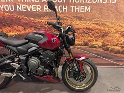 2026 Triumph Trident 800 Trident Red