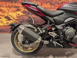 2026 Triumph Trident 800 Trident Red