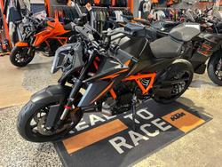 2026 KTM 1390 Super Duke R Super Duke Black