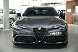 2022 Alfa Romeo
Giulia Quadrifoglio