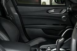 2022 Alfa Romeo
Giulia Quadrifoglio