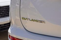 2024 Mitsubishi Outlander ES