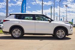 2024 Mitsubishi Outlander ES