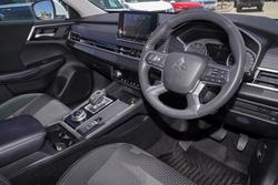 2024 Mitsubishi Outlander ES