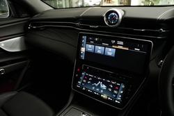 2026 Maserati Grecale TROFEO 530HP 4WD Bianco Banchisa-240