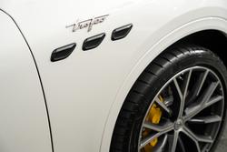 2026 Maserati Grecale TROFEO 530HP 4WD Bianco Banchisa-240