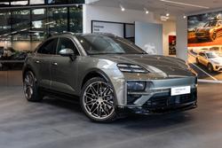 2025 Porsche Macan Turbo