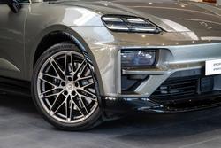 2025 Porsche Macan Turbo