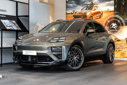 2025 Porsche Macan Turbo
