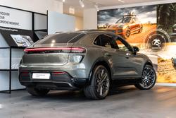 2025 Porsche Macan Turbo
