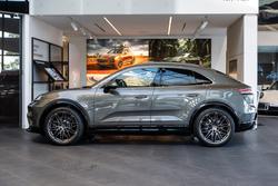 2025 Porsche Macan Turbo