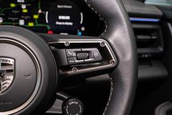 2025 Porsche Macan Turbo