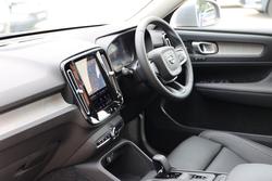 2025 Volvo XC40 Plus B4