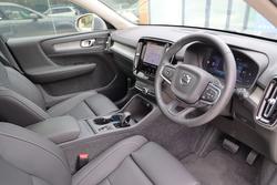 2025 Volvo XC40 Plus B4