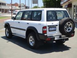 2000 Nissan Patrol ST GU II White