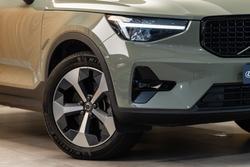 2023 VOLVO XC40 ULTIMATE B5 DARK MHEV