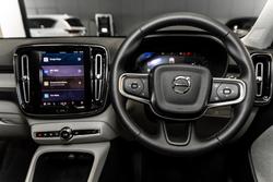 2023 VOLVO XC40 ULTIMATE B5 DARK MHEV