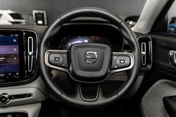 2023 VOLVO XC40 ULTIMATE B5 DARK MHEV