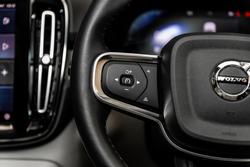 2023 VOLVO XC40 ULTIMATE B5 DARK MHEV