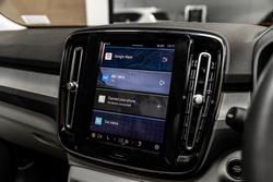 2023 VOLVO XC40 ULTIMATE B5 DARK MHEV