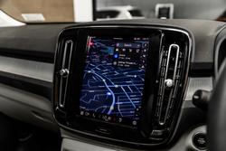 2023 VOLVO XC40 ULTIMATE B5 DARK MHEV