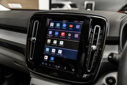 2023 VOLVO XC40 ULTIMATE B5 DARK MHEV