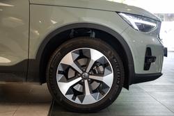 2023 VOLVO XC40 ULTIMATE B5 DARK MHEV