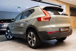 2023 VOLVO XC40 ULTIMATE B5 DARK MHEV