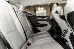 2023 VOLVO XC40 ULTIMATE B5 DARK MHEV