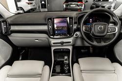 2023 VOLVO XC40 ULTIMATE B5 DARK MHEV