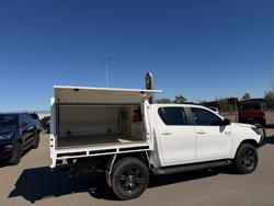 2022 Toyota Hilux SR