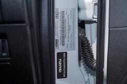 2025 Isuzu MU-X X-TERRAIN