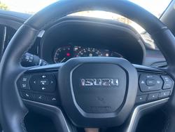 2025 Isuzu MU-X X-TERRAIN MY25 MOONSTONE WHITE