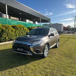 2019 Mitsubishi
Outlander ES