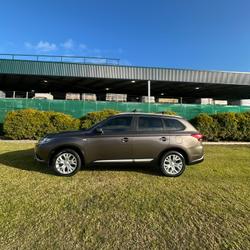2019 Mitsubishi
Outlander ES