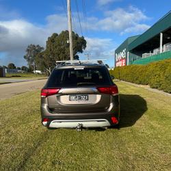 2019 Mitsubishi
Outlander ES